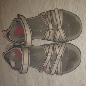 Teva sandles